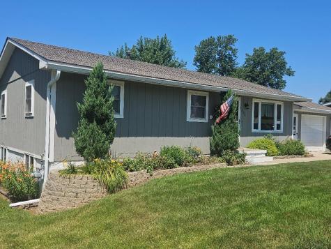 1506 Sunset Drive Belle Plaine IA 52208