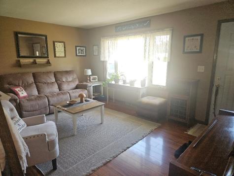 1506 Sunset Drive Belle Plaine IA 52208