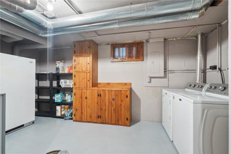 325 3rd Street S Coggon IA 52218