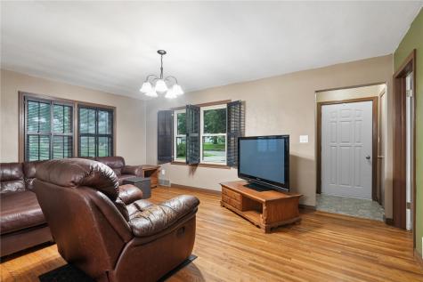 325 3rd Street S Coggon IA 52218