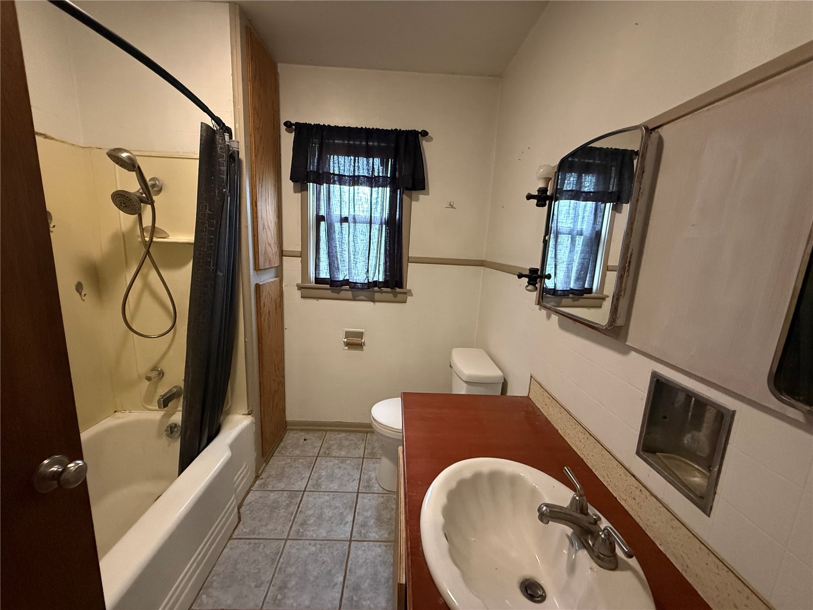 127 S Monroe Street Lisbon IA 52253