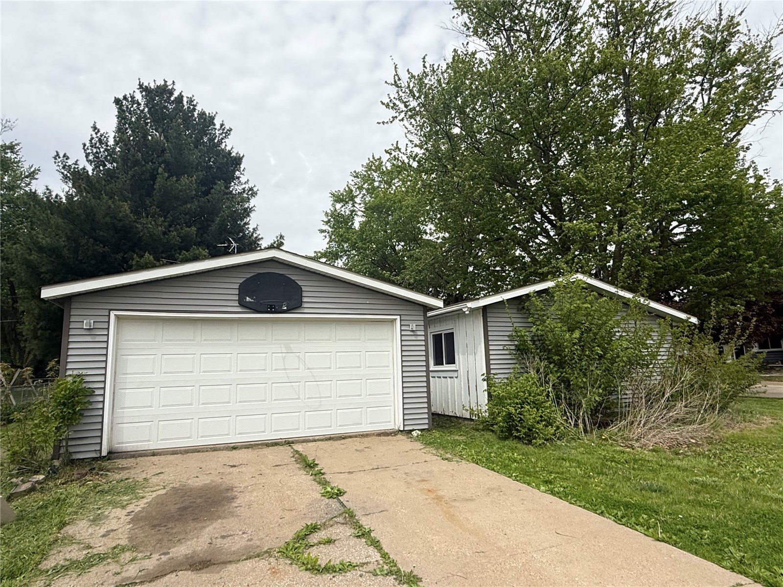 127 S Monroe Street Lisbon IA 52253