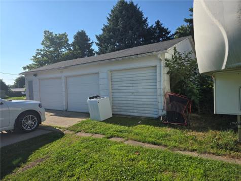 202 15th Street Belle Plaine IA 52208