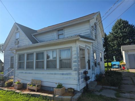 202 15th Street Belle Plaine IA 52208
