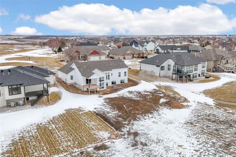 7052 Stags Leap Marion IA 52302