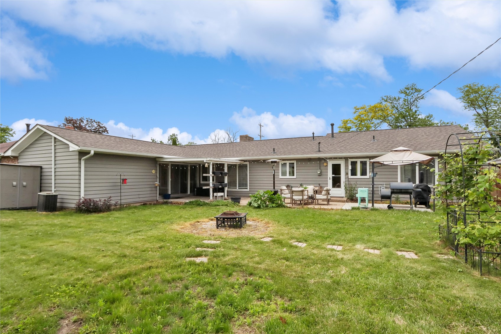 1241 29th Street NE Cedar Rapids IA 52402