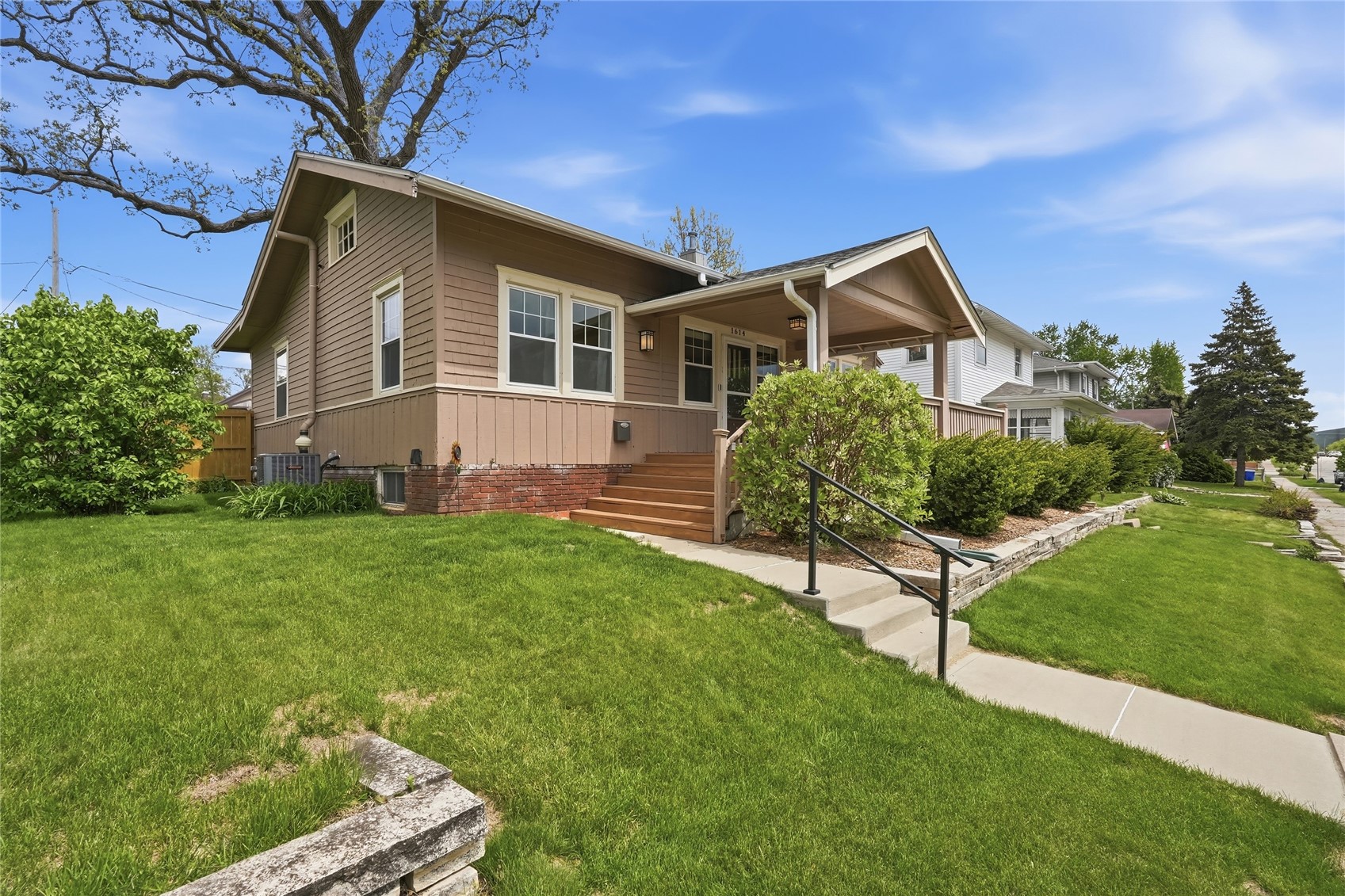 1614 J Avenue NE Cedar Rapids IA 52402