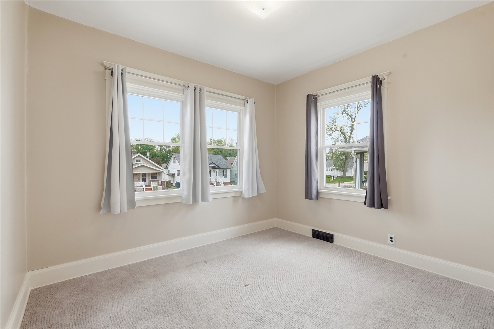 1614 J Avenue NE Cedar Rapids IA 52402
