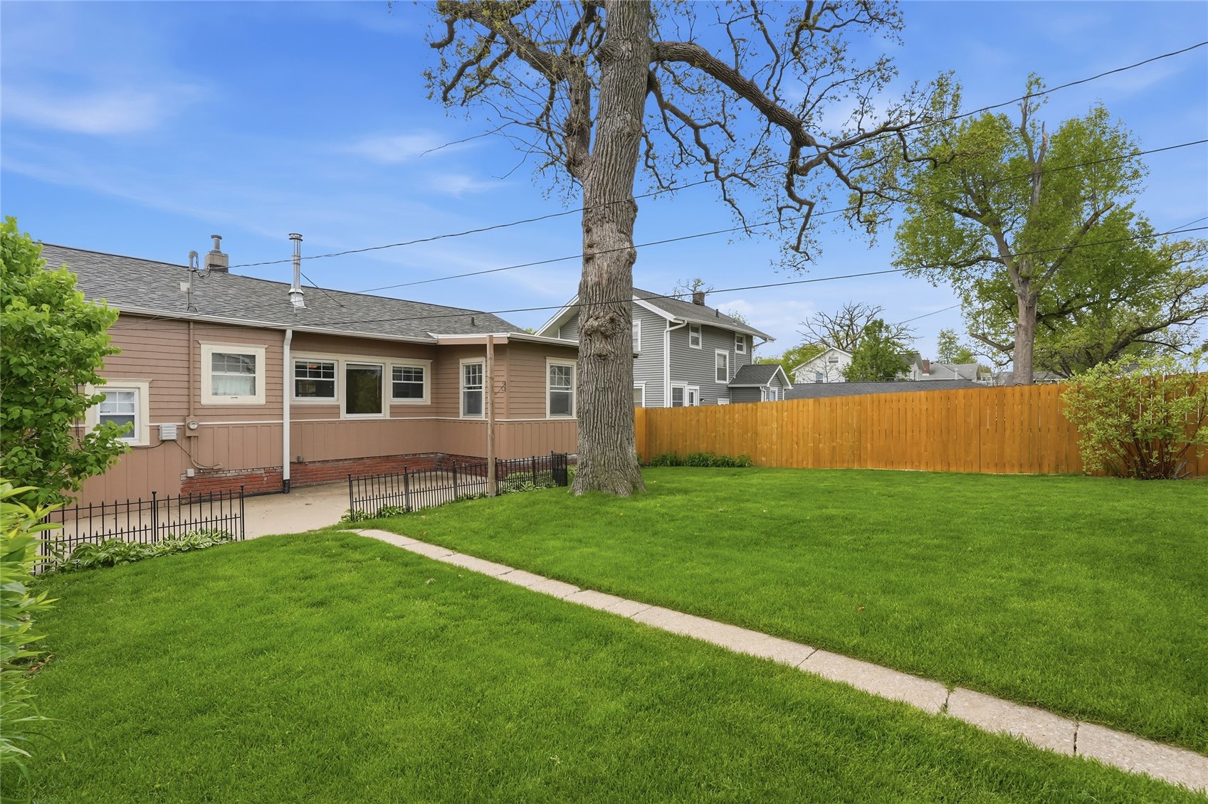 1614 J Avenue NE Cedar Rapids IA 52402