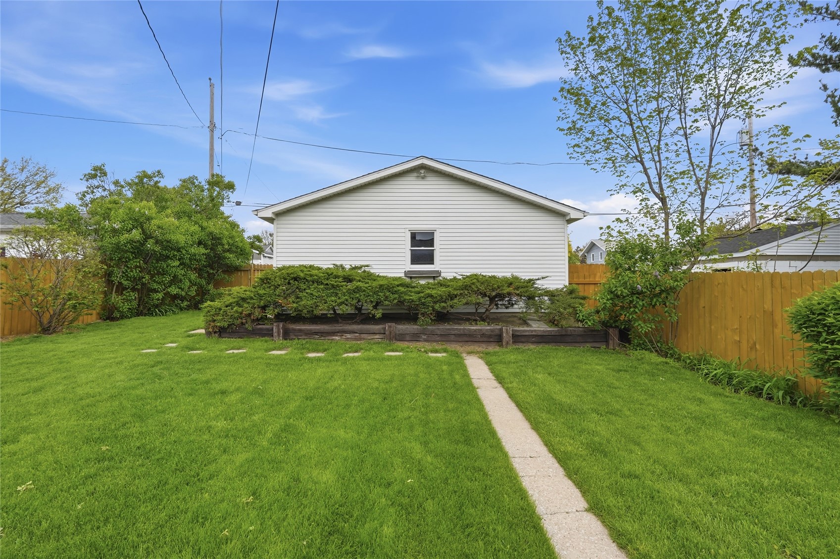 1614 J Avenue NE Cedar Rapids IA 52402