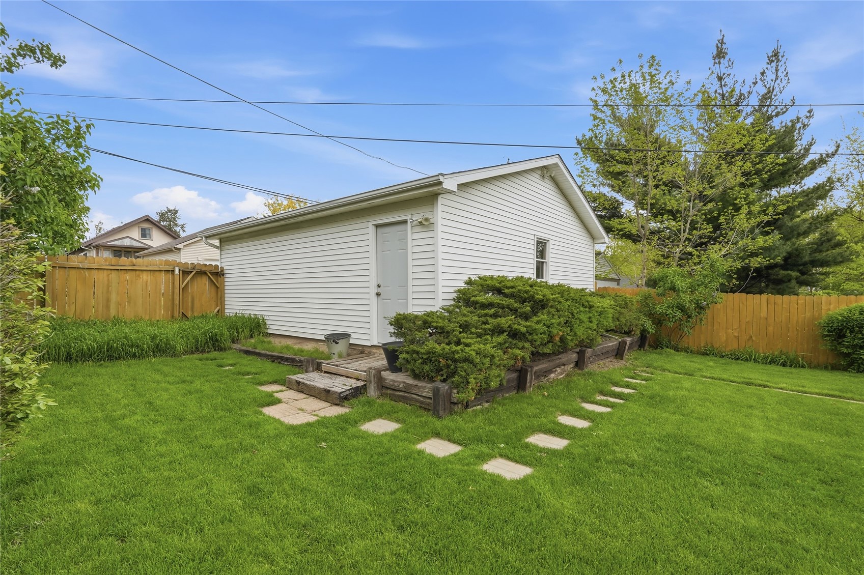 1614 J Avenue NE Cedar Rapids IA 52402