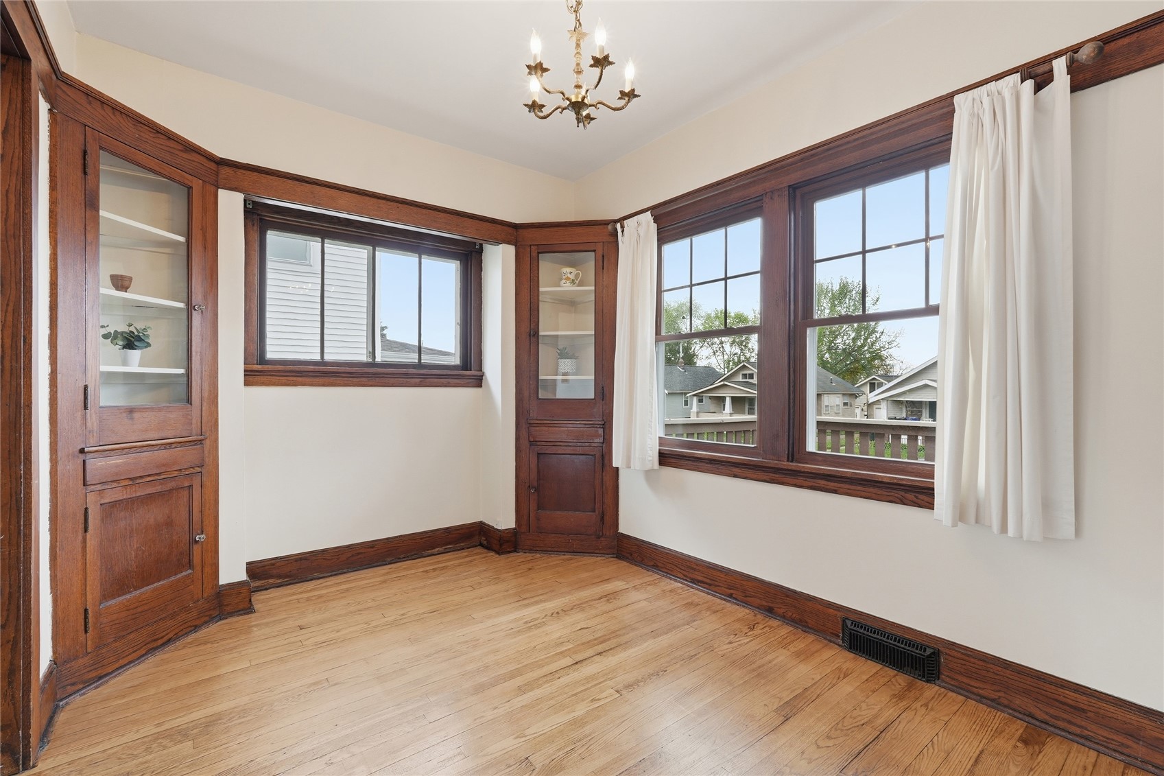 1614 J Avenue NE Cedar Rapids IA 52402