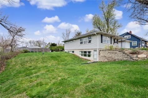 1021 Norwood Drive SE Cedar Rapids IA 52403