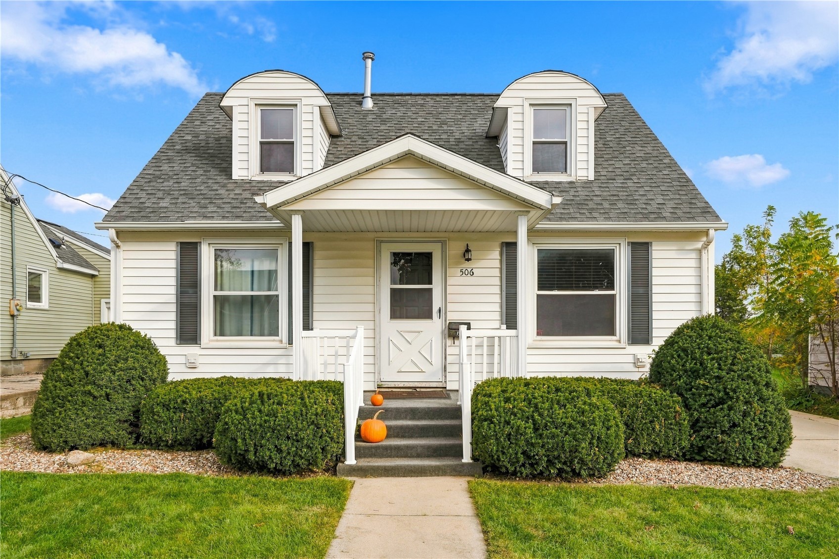 506 1st Street E Newhall IA 52315