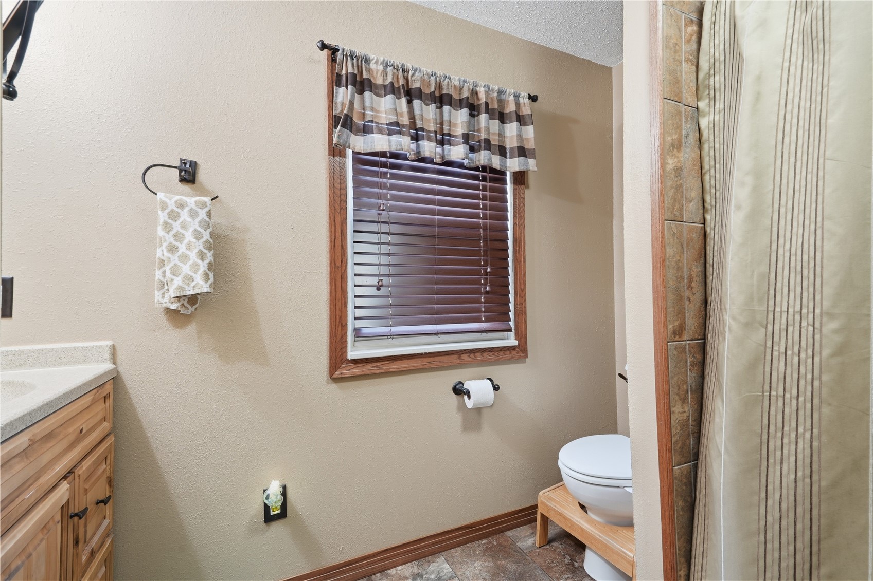 506 1st Street E Newhall IA 52315