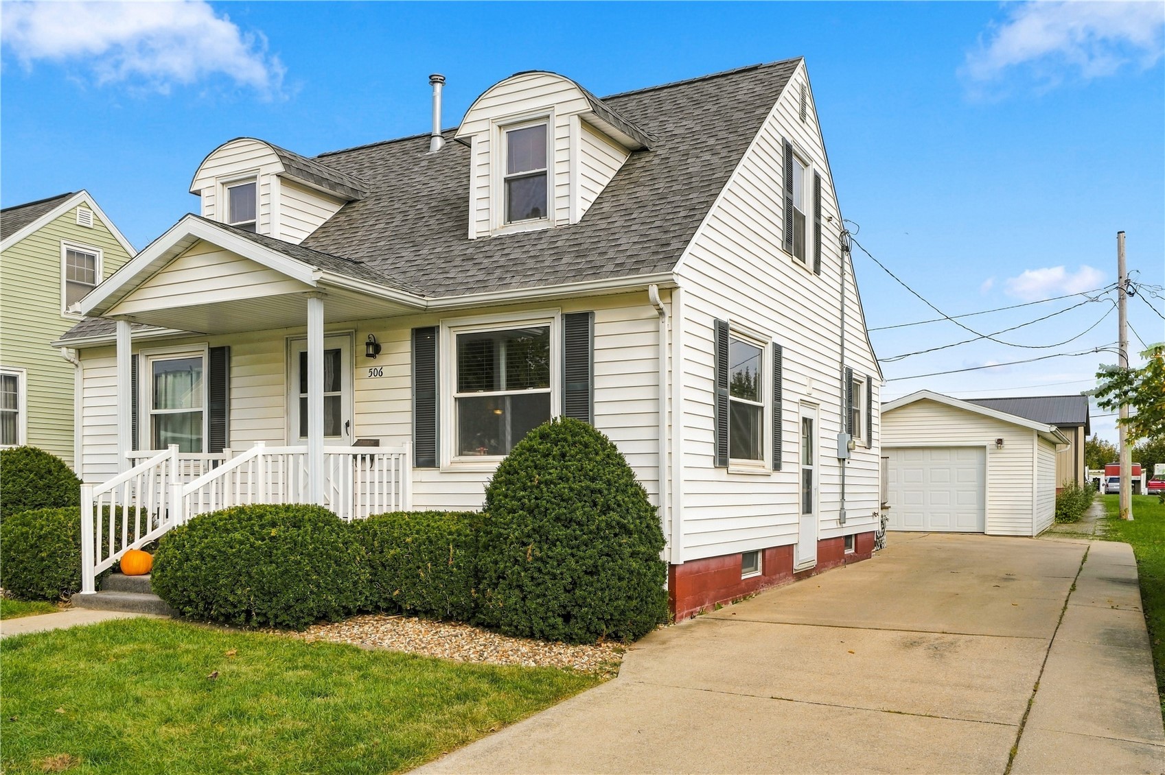 506 1st Street E Newhall IA 52315