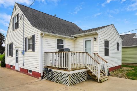 506 1st Street E Newhall IA 52315
