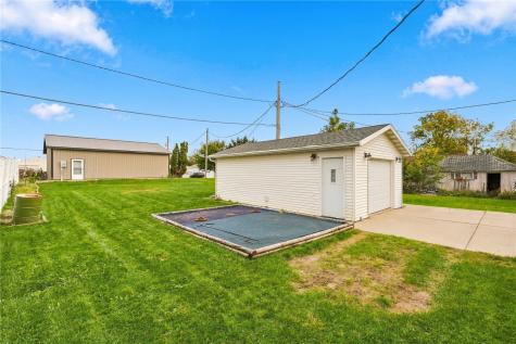 506 1st Street E Newhall IA 52315