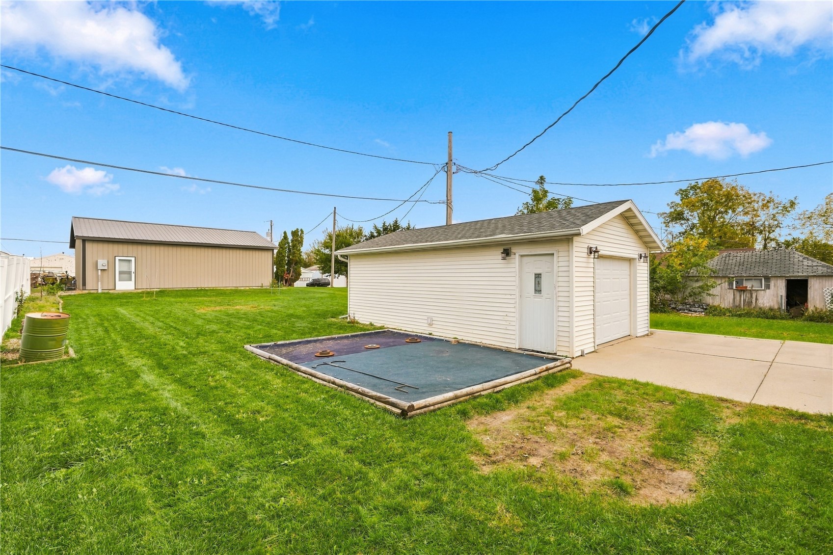 506 1st Street E Newhall IA 52315