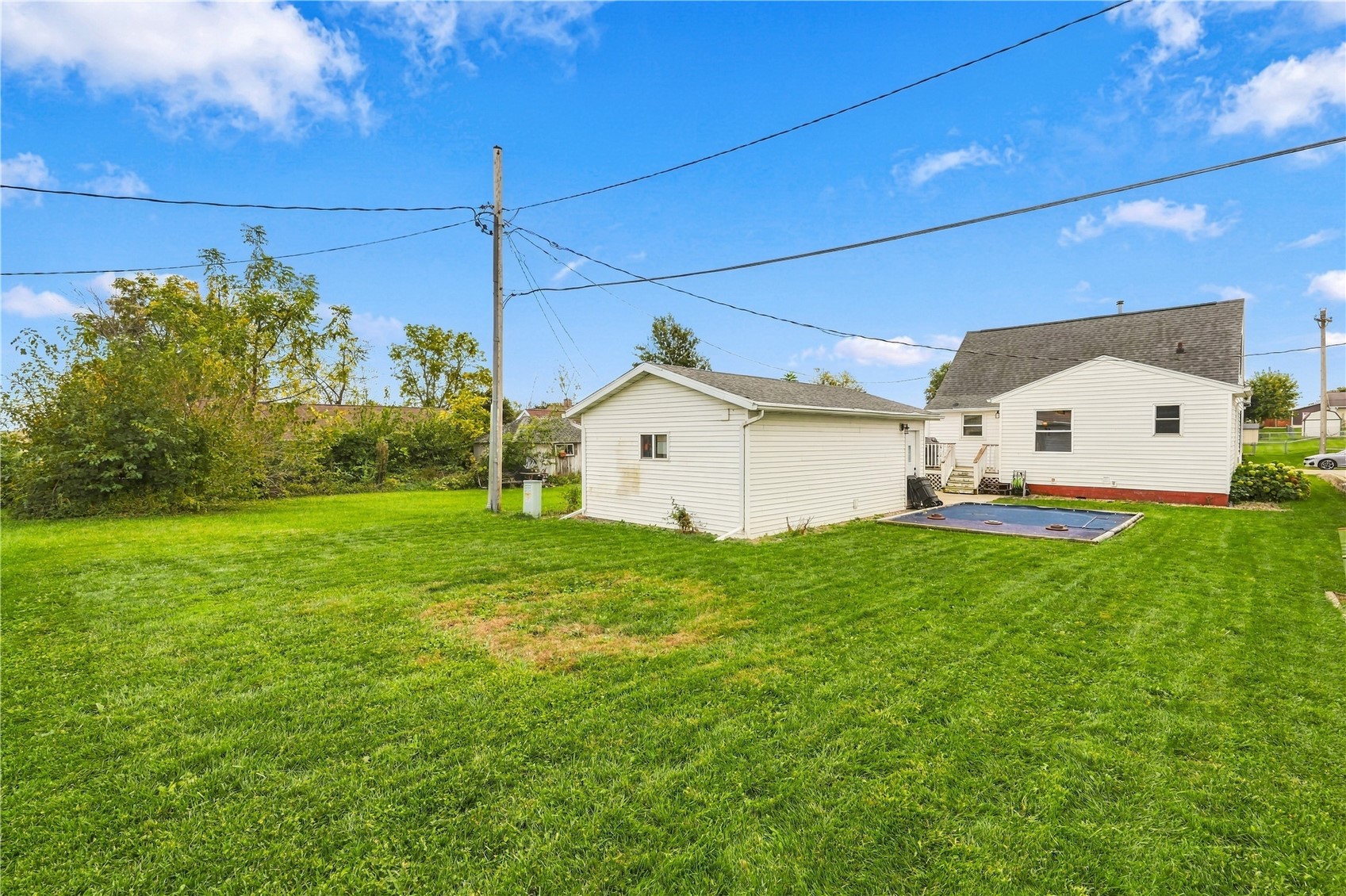 506 1st Street E Newhall IA 52315