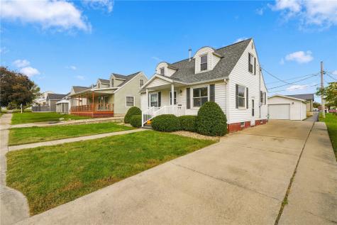 506 1st Street E Newhall IA 52315