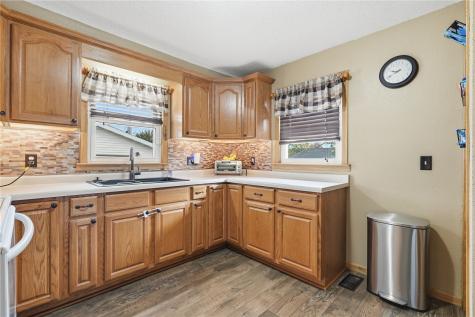 506 1st Street E Newhall IA 52315