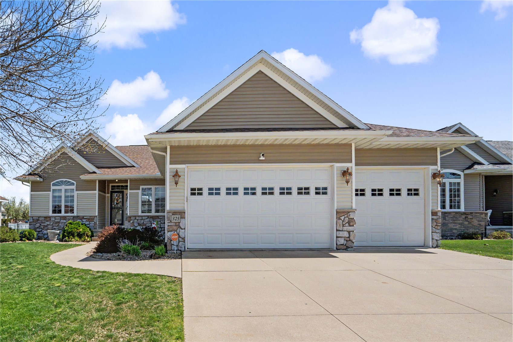325 N 16th Avenue Hiawatha IA 52233