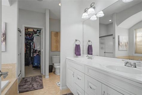 325 N 16th Avenue Hiawatha IA 52233
