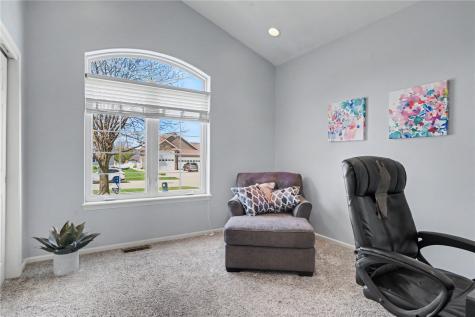 325 N 16th Avenue Hiawatha IA 52233