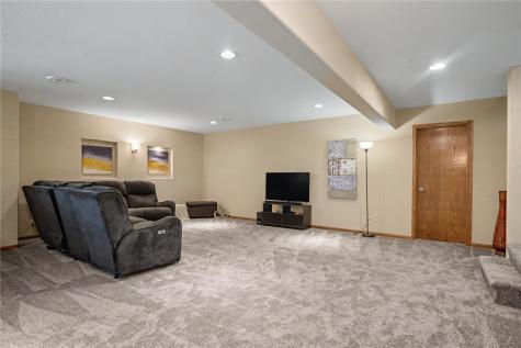 325 N 16th Avenue Hiawatha IA 52233