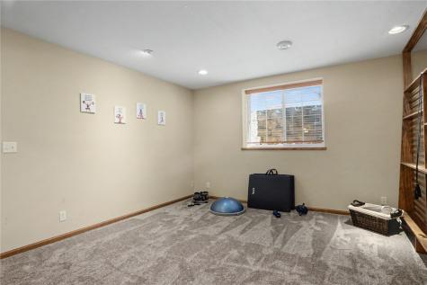 325 N 16th Avenue Hiawatha IA 52233