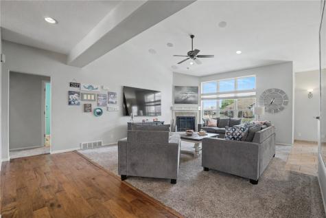 325 N 16th Avenue Hiawatha IA 52233