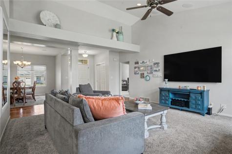 325 N 16th Avenue Hiawatha IA 52233