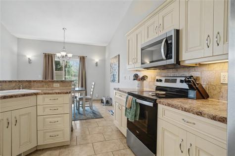 325 N 16th Avenue Hiawatha IA 52233