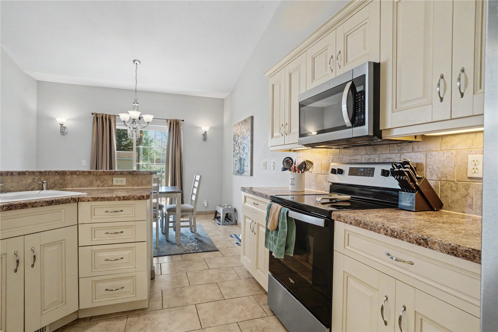 325 N 16th Avenue Hiawatha IA 52233