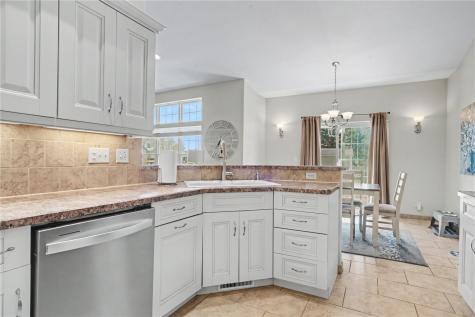 325 N 16th Avenue Hiawatha IA 52233