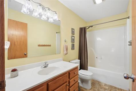501 Limerock Drive NW Cedar Rapids IA 52405