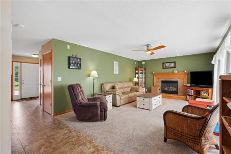 501 Limerock Drive NW Cedar Rapids IA 52405
