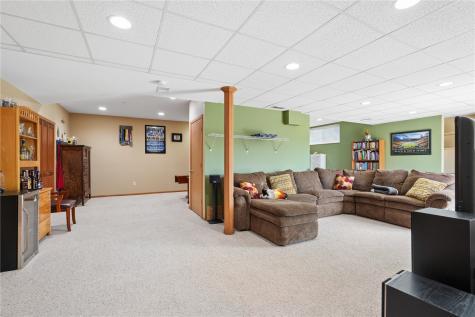 501 Limerock Drive NW Cedar Rapids IA 52405