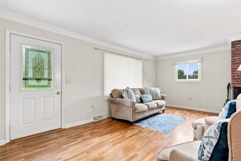 505 S Troy Road Robins IA 52328