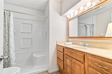 505 S Troy Road Robins IA 52328