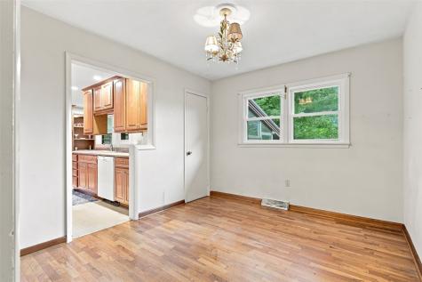 505 S Troy Road Robins IA 52328