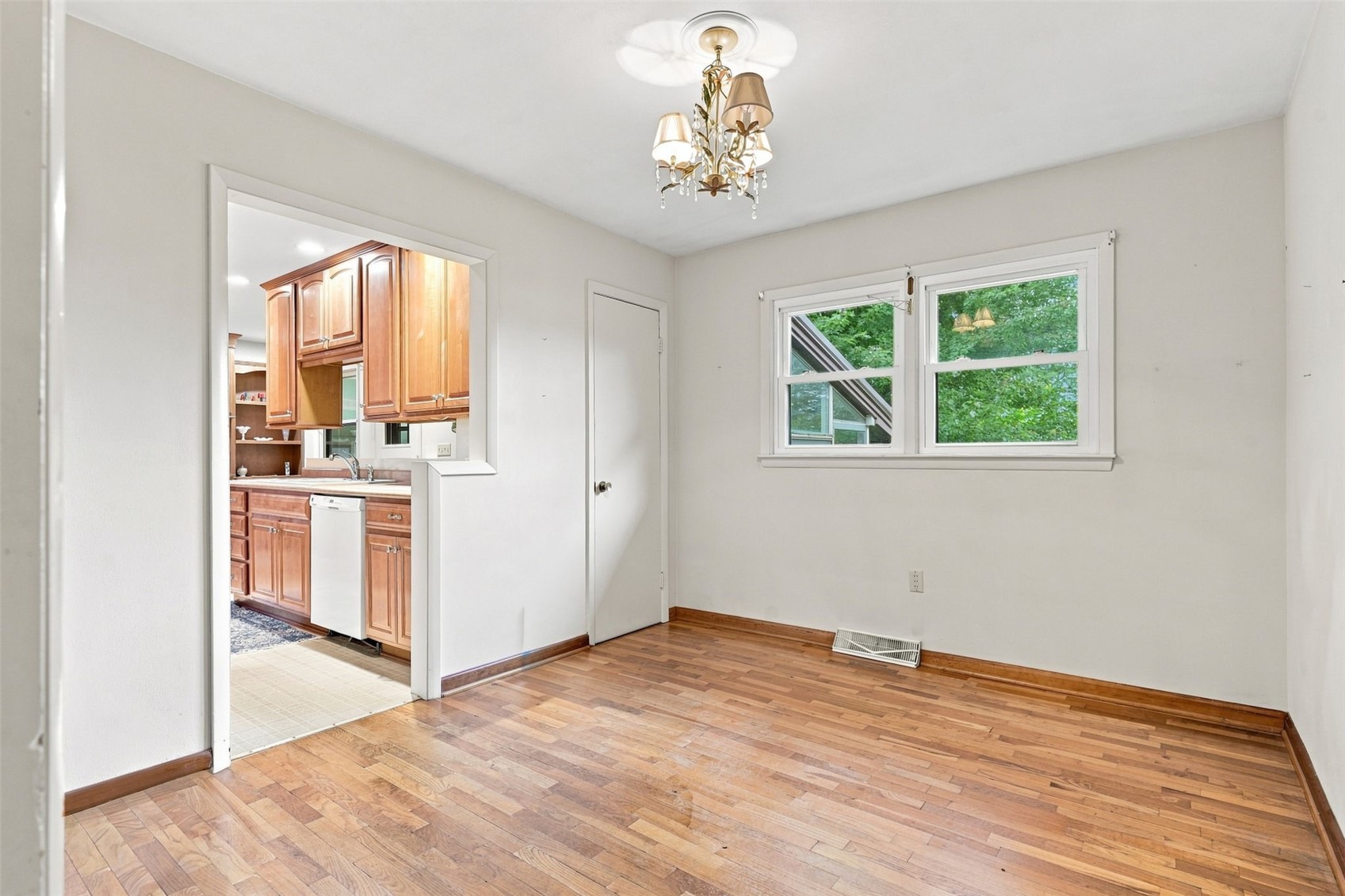 505 S Troy Road Robins IA 52328