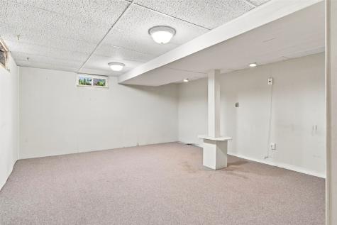 505 S Troy Road Robins IA 52328
