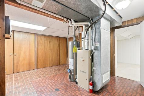 505 S Troy Road Robins IA 52328
