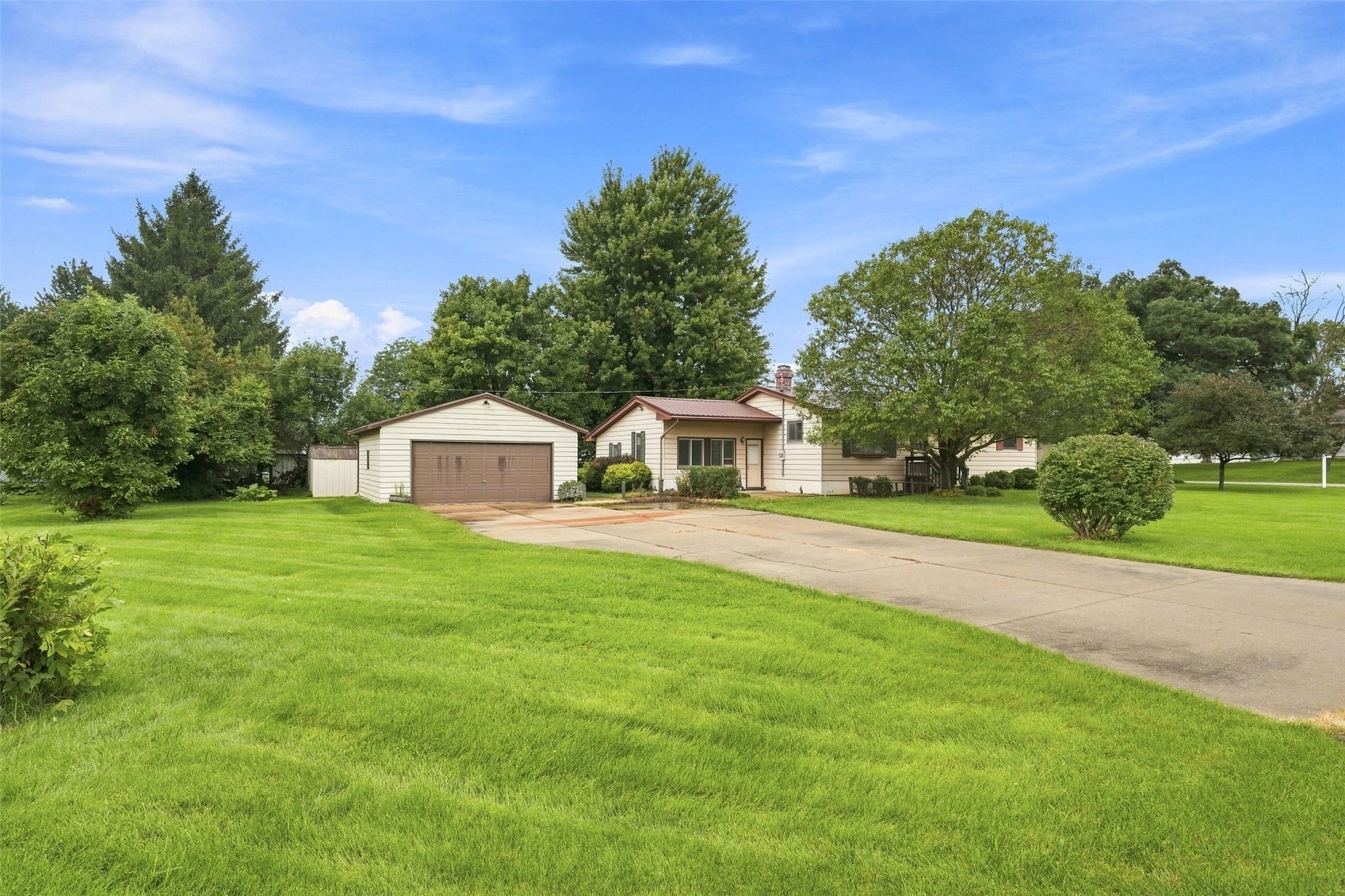 505 S Troy Road Robins IA 52328