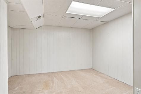 505 S Troy Road Robins IA 52328