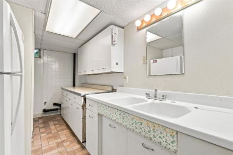 505 S Troy Road Robins IA 52328