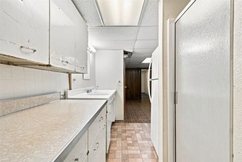 505 S Troy Road Robins IA 52328