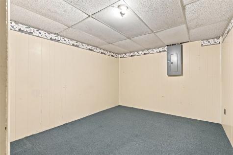 505 S Troy Road Robins IA 52328